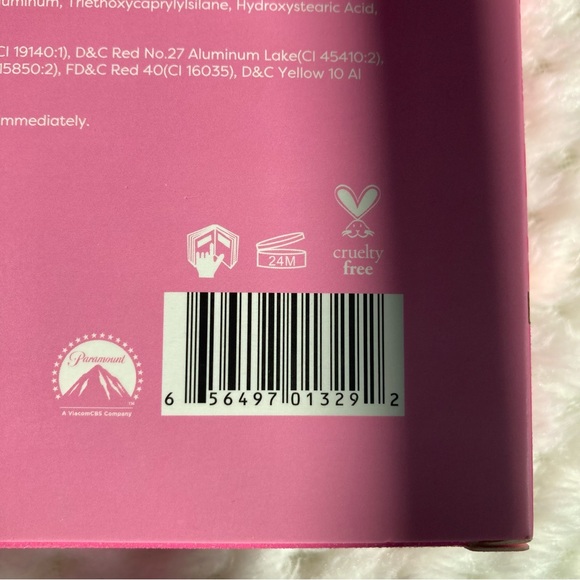 Official Meangirls Quad Eye Shadow Set - Picture 15 of 16